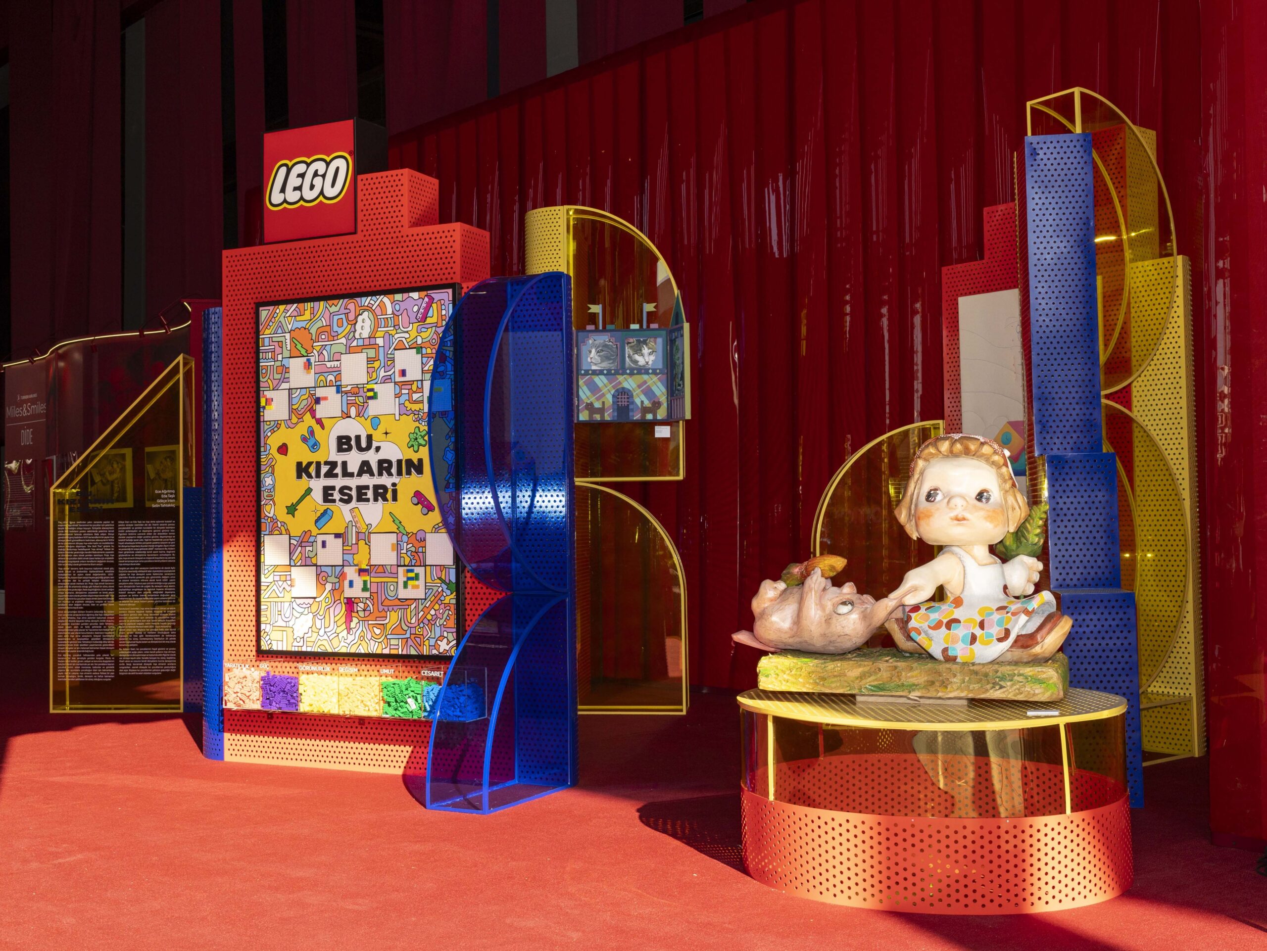 LEGO® Türkiye Contemporary Istanbul’da kızların yaratıcı gücünü sergiliyor