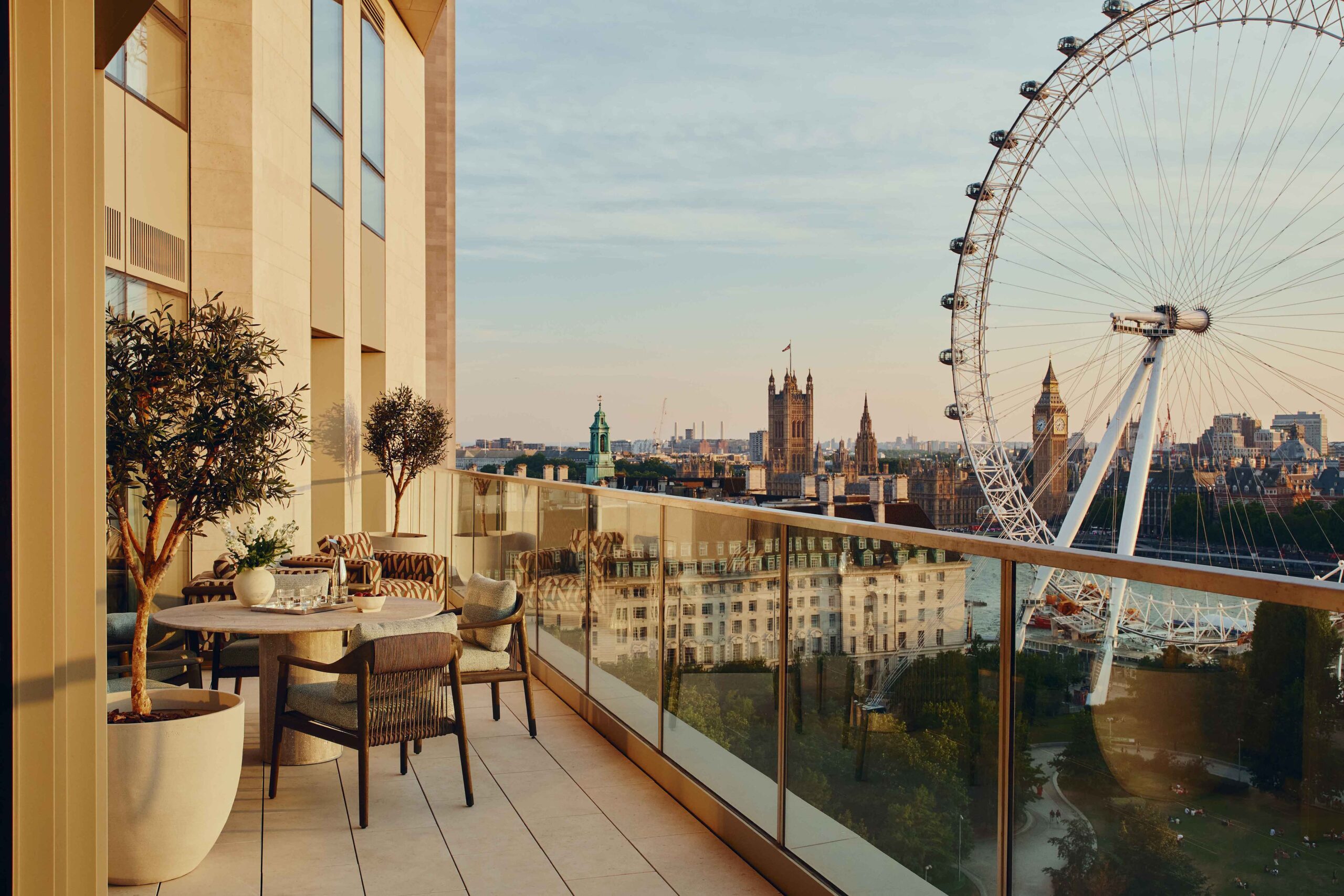 South Bank’ın nehir kıyısı yaşamını tamamlayan modern bir başyapıt: SEVEN